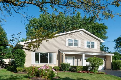 824 Tanglewood Dr, Wheeling, IL 60090-5775