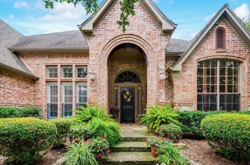 7920 Citadel Ct, Fort Worth, TX 76182-6746