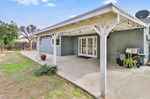 2693 Royal Ave, Simi Valley CA 93065-4768 exterior