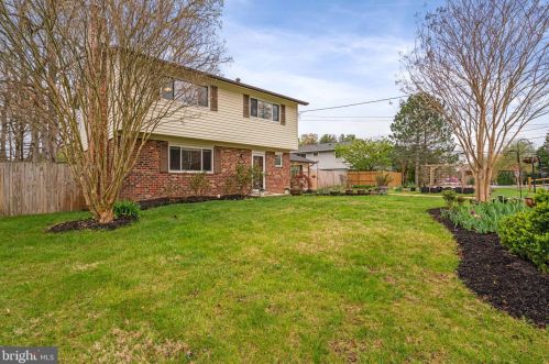 8811 Kenilworth Dr, Springfield VA  22151-1103 exterior