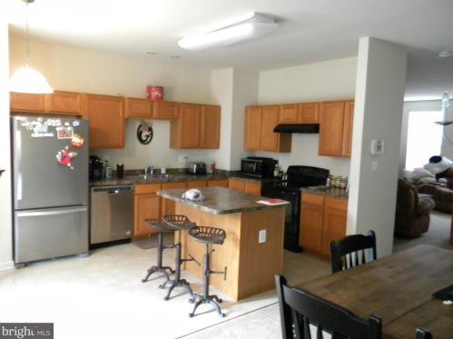 2206 Golden Eagle Dr, York, PA 17408-9410