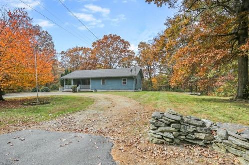 380 Putnam Rd, Putnam, CT 06260-2607