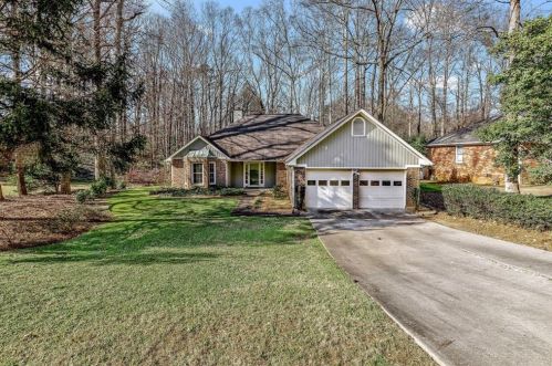 1921 Kerry Creek Dr, Marietta, GA 30066-4379