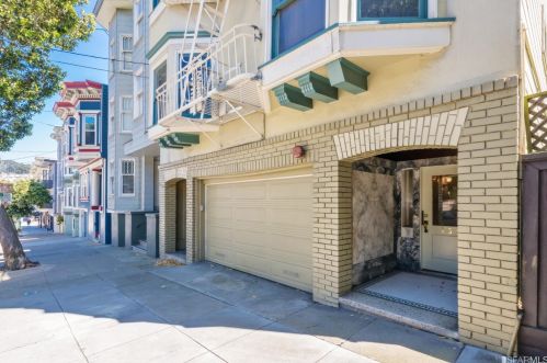 135 Carl St, San Francisco CA  94117-3928 exterior