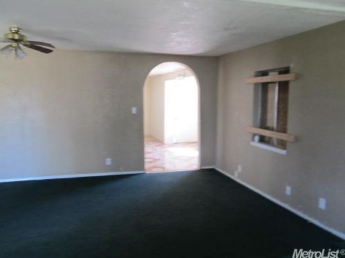 1614 Eureka St, Modesto, CA 95358-5626