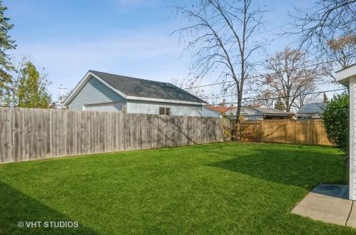 155 Dennis Rd, Wheeling, IL 60090-4611
