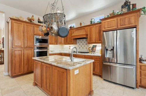 569 Sawka Dr, Auburn, CA 95603-6063
