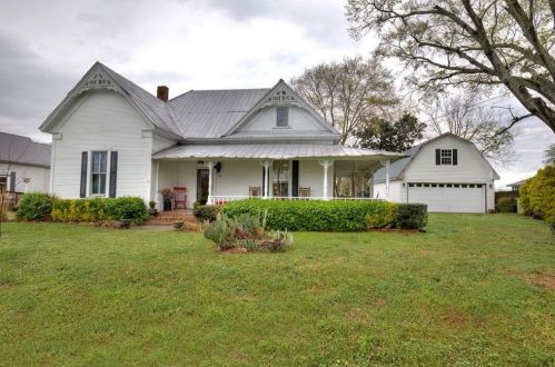 77 Main St, Taylorsville, GA 30178-1732