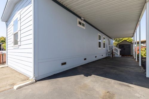 8282 Murray Ave, Gilroy, CA 95020-4627