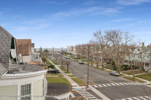 403 2nd Ave, Tinton Falls NJ  07712-6132 exterior