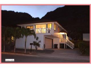 1322 Miloiki St, Honolulu, HI 96825-3223