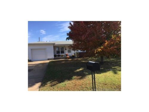 327 21st St, Collinsville, OK 74021-1609