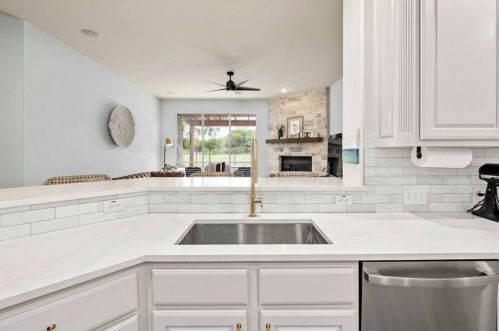 7904 Crandall Rd, Austin TX  78739-1910 exterior