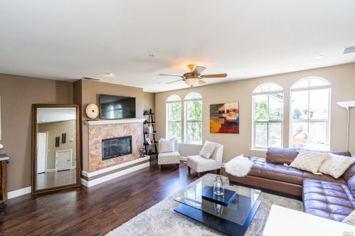476 Emily Rose Cir, Windsor, CA 95492-7732