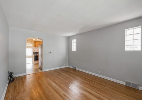 4137 Prairie Ave, Brookfield, IL 60513-2141