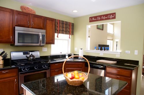 553 Lancaster Dr, Pingree Grove IL  60140-9156 exterior