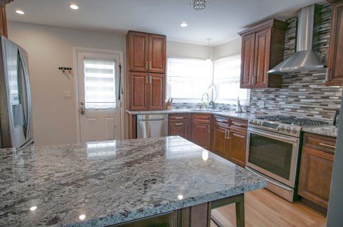 8931 Merrill St, Niles IL  60714-1707 exterior