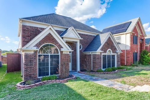 2103 Dover Dr, Carrollton TX  75006-2926 exterior