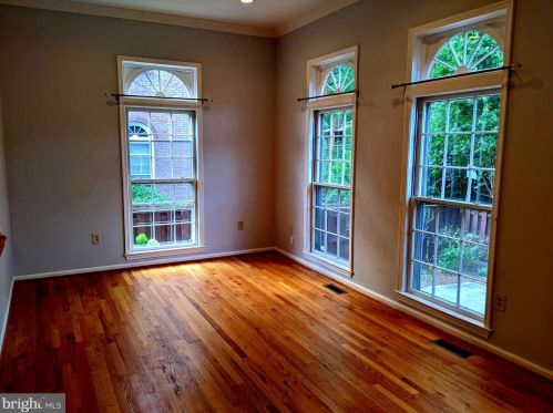 8069 Powderbrook Ln, Springfield VA  22153-2927 exterior