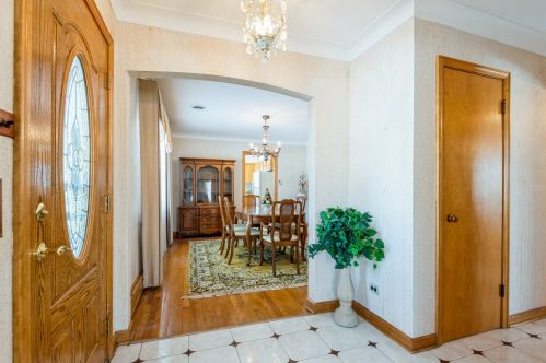 8945 Mansfield Ave, Morton Grove, IL 60053-2440