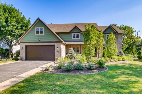 535 68th St, Willowbrook, IL 60527-5372