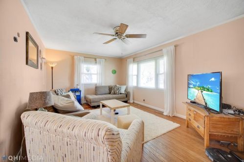 202 Mckinley St, Valpo, IN 46383-3549