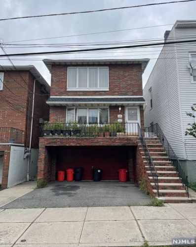 315 2nd St, Cliffside Park, NJ 07010-1415