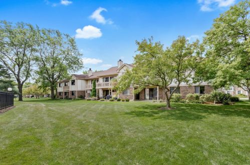 549 Greystone Ln, Wheeling IL  60090-2340 exterior