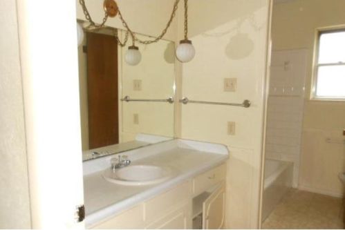 1608 Mims St, Fort Worth TX  76112-3458 exterior