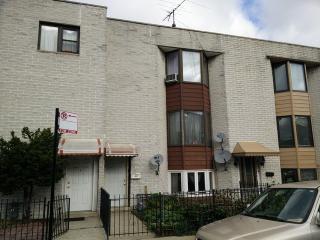352 30th Pl, Chicago, IL 60616-2653