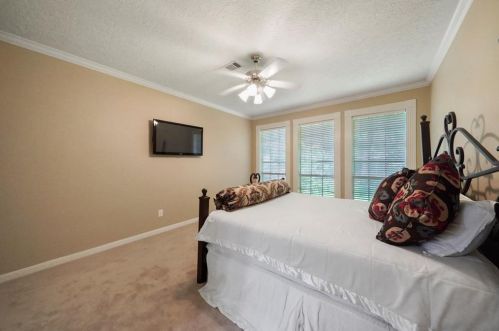 28 Wedgewood Blvd, Conroe TX  77304-1349 exterior