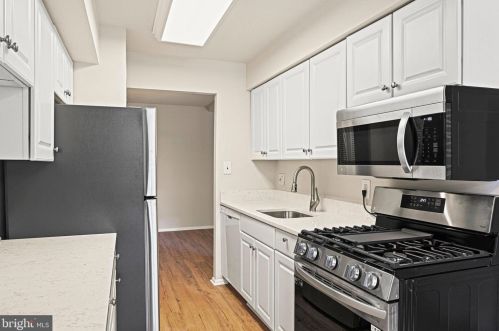 3360 Woodburn Rd, Annandale, VA 22003-1209