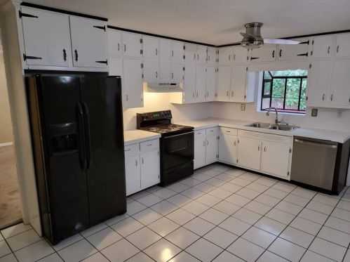 2156 Monterey Dr, Lithonia, GA 30039-3979