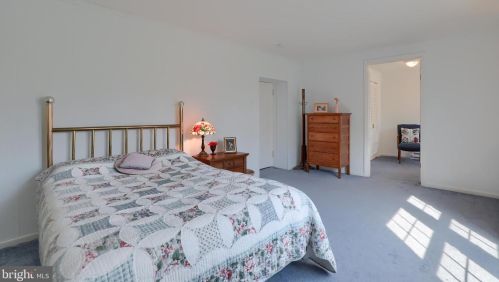 946 Salisbury Ct, Lancaster PA  17601-5164 exterior