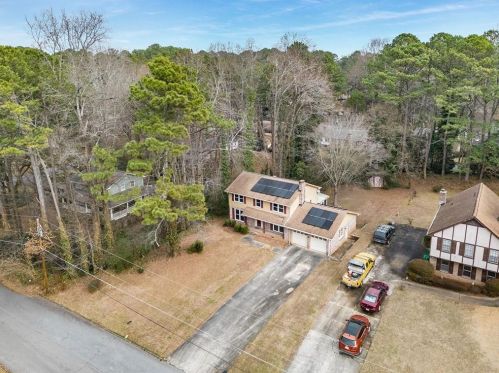 949 Viking Dr, Stone Mountain, GA 30083-1747