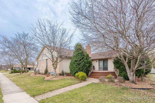 6332 Edgewood Ct, Oak Forest, IL 60452-1748