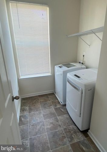 118 Un Rdg Dr, Charles Town WV 25414-4937 exterior