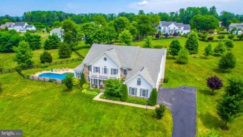 16806 Falconhurst Dr, Purcellville, VA 20132-9647