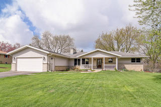 8024 Tennessee Ave, Willowbrook IL  60527-2451 exterior