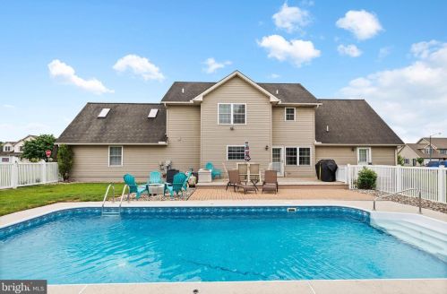 22 Meade Dr, Carlisle PA 17013-8141 exterior