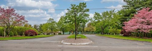 21 Arthur Dr, Wapping CT  06074-3642 exterior