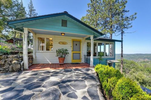 23509 Barnes Ln, Cape Horn, CA