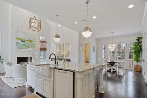 2672 Ellwood Dr, Atlanta GA  30305-3866 exterior