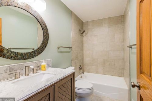 2224 Ariel St, Saint Paul MN  55109-2852 exterior