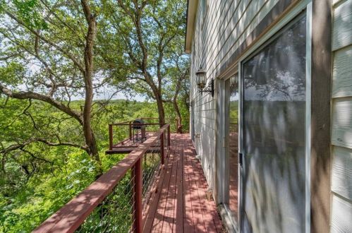 1007 Cyn Edge Dr, Austin TX  78733-2005 exterior