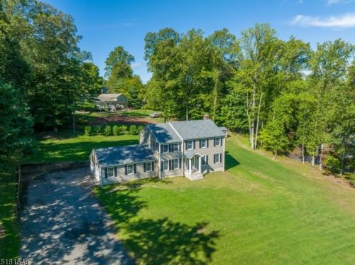 7 Sleepy Hollow Dr, Flemington, NJ 08822-4503