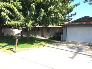 1716 Burke St, Visalia, CA 93292-2219