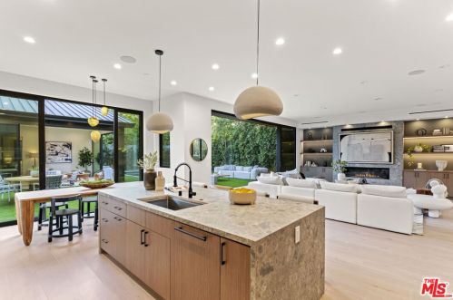 15754 Morrison St, Van Nuys CA  91436-1544 exterior