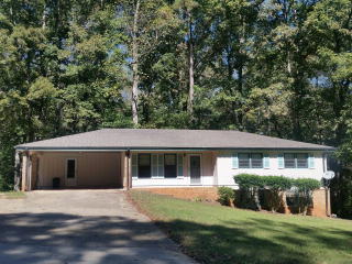 6221 Skyline Dr, Douglasville, GA 30135-3951