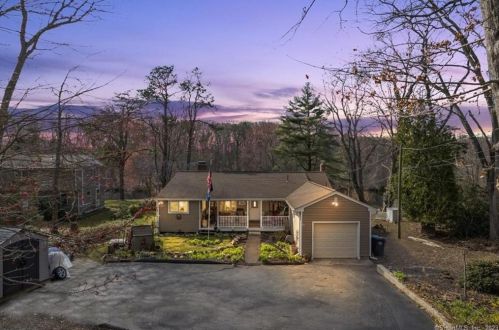 55 Harvard Ter, Gales Ferry, CT 06335-1414